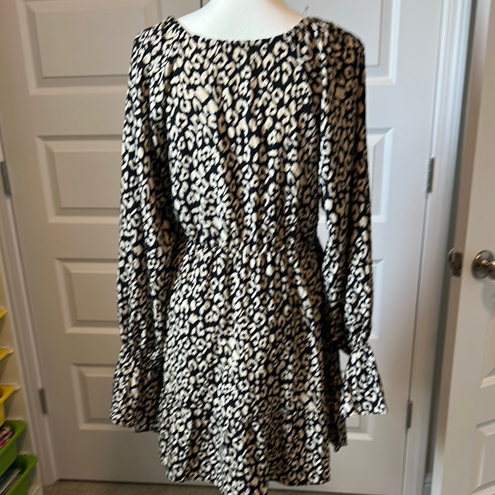 Black and White Relaxed Long Sleeve Tunic - Picture 3 of 8